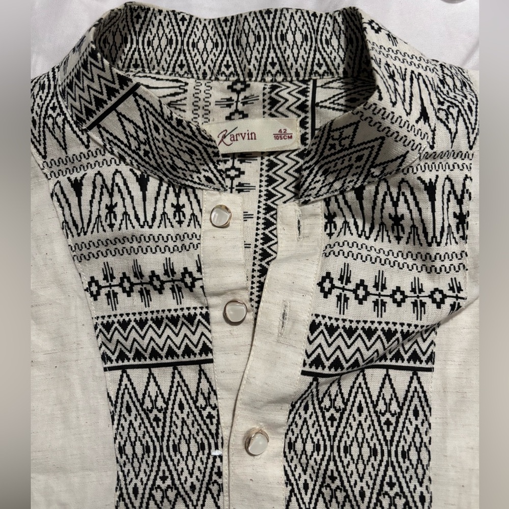 Karvin’s Men’s Kurta
Size 42
